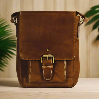 Sacoche en cuir Rugged Earth avec rabat avant et boucle