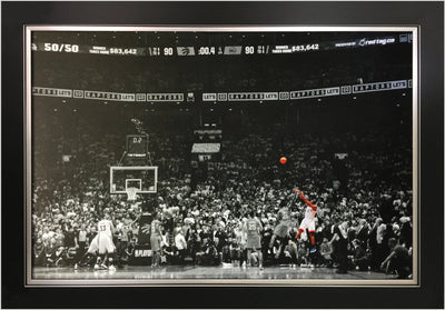 KAWHI LEONARD « LE LANCER » TOILE ENCADRÉE – ICONIQUE PANIER DE LA VICTOIRE – OBJET DE COLLECTION NBA DES TORONTO RAPTORS – DÉCORATION MURALE DE BASKETBALL POUR FANS ET ESPACES HOMMES – 33,5 X 23,5 POUCES