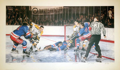 LITHOGRAPHIE SIGNÉE "IN THE SLOT" – VIC HADFIELD, ED GIACOMIN ET JOHN BUCYK – ŒUVRE D'ART HOCKEY EN ÉDITION LIMITÉE (33" X 19")