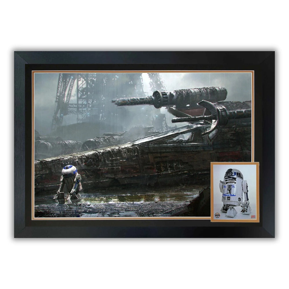 ART MURALE DE COLLECTION ENCADRÉE DE R2-D2 SUR DAGOBAH AUTOGRAPHIÉE PAR KENNY BAKER – STAR WARS (38,5" X 28") – AFFICHAGE AUTHENTIQUE SIGNÉ AVEC CERTIFICAT D'AUTHENTICITÉ