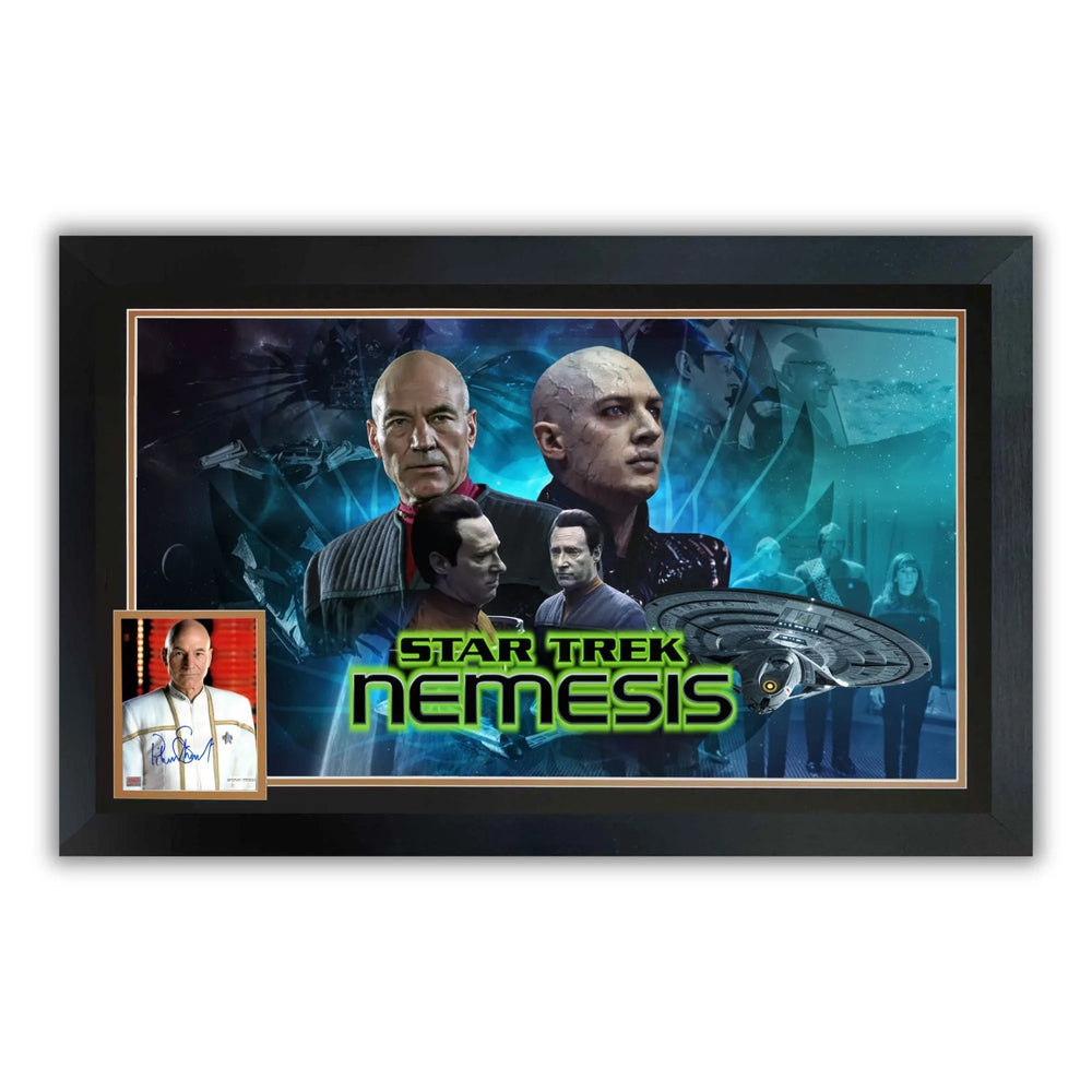 AFFICHAGE DE COLLECTION SIGNÉ PAR PATRICK STEWART STAR TREK : NEMESIS AVEC AUTOGRAPHE ET CADRE – AUTHENTIQUE SIGNATURE DE JEAN-LUC PICARD ET SOUVENIRS ARTISTIQUES DU FILM (38,5" X 28")
