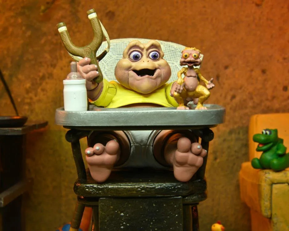 Neca - Figurine articulée Ultimate Baby Sinclair