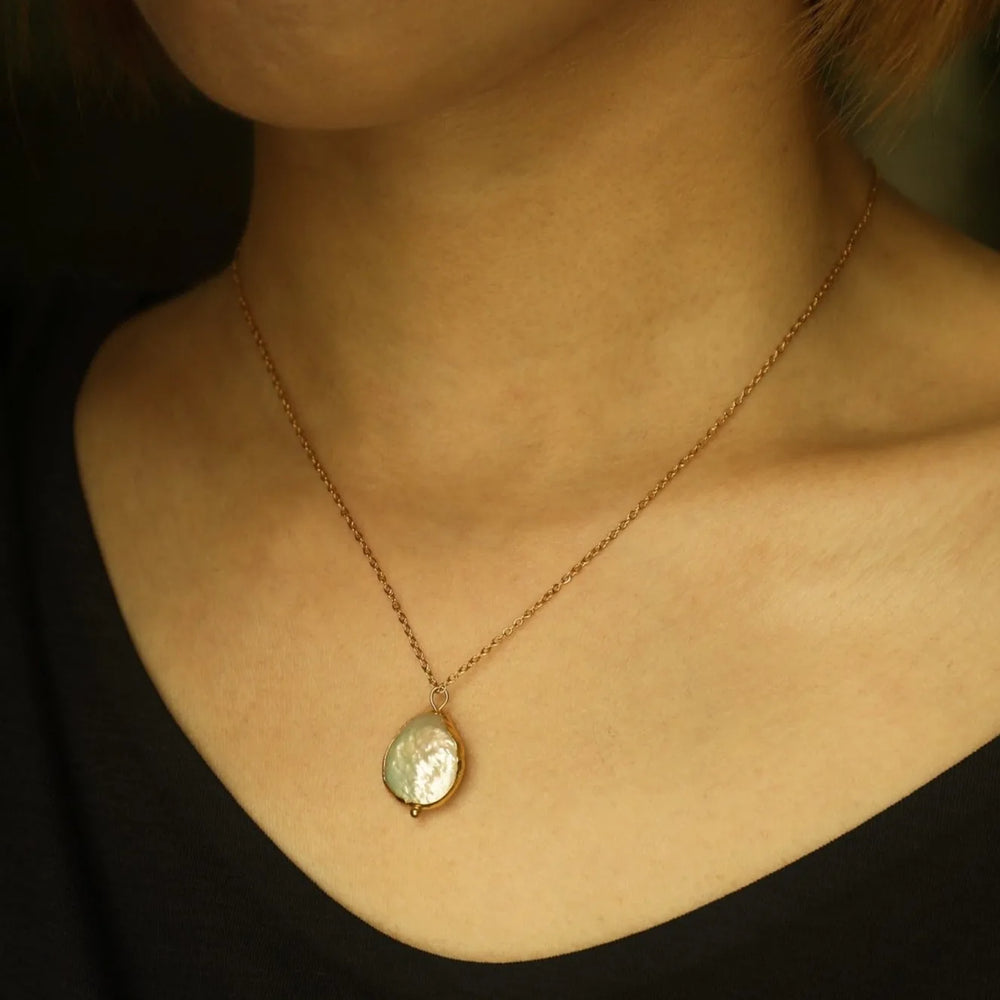 NOEMI : Collier avec pendentif en perle d'eau douce
