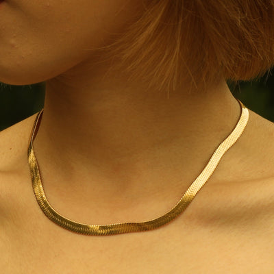 Collier ISABELLA à texture peau de serpent avec chaîne