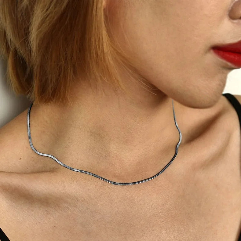CATANIA : Collier chaîne serpent argentée texturée peau de serpent