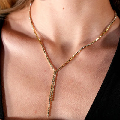 Collier à chaîne DIANA avec zircons pavés et détail lariat