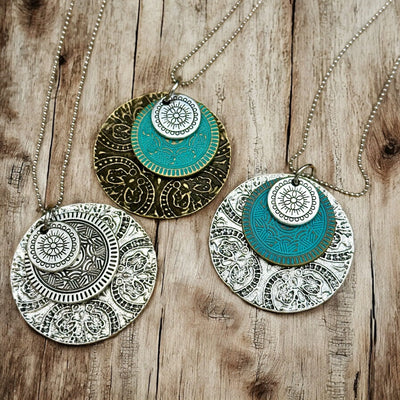 Collier pendentif triple médaillon