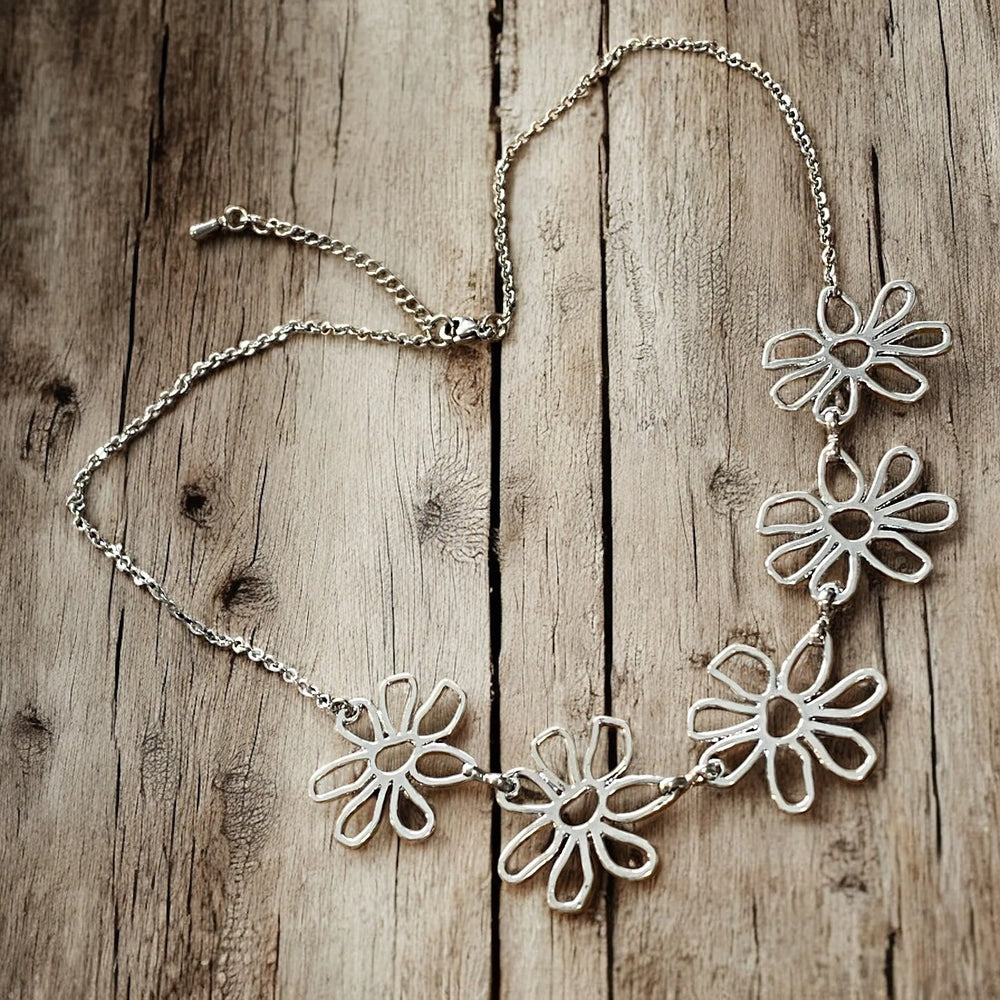 Collier plastron fleur de marguerite