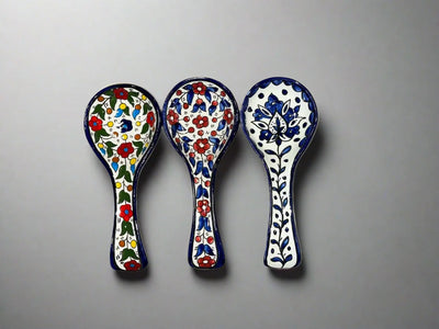 Porte-cuillère en céramique fait à la main – Grande ouverture | Motifs multiples