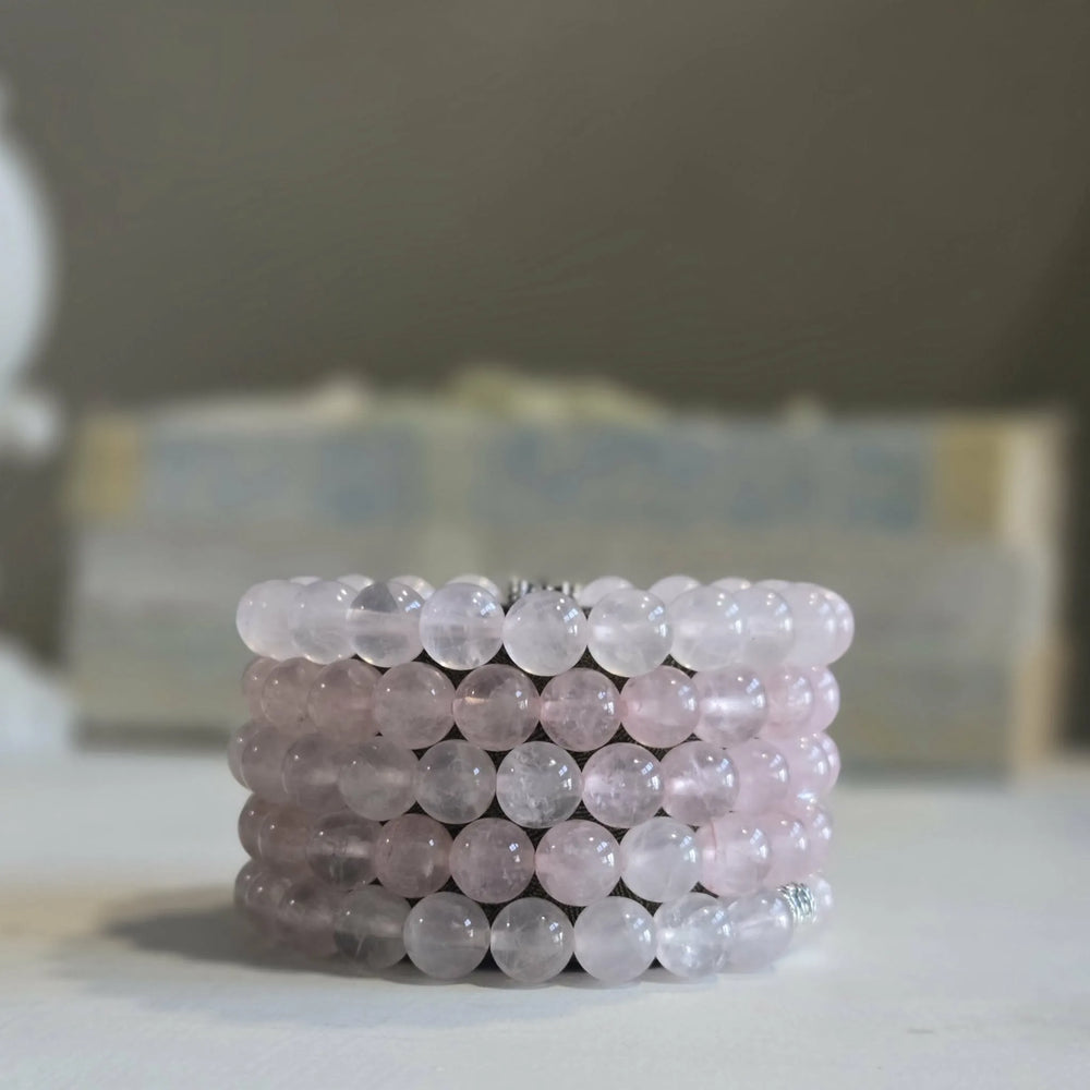 Bracelet en quartz rose fait à la main