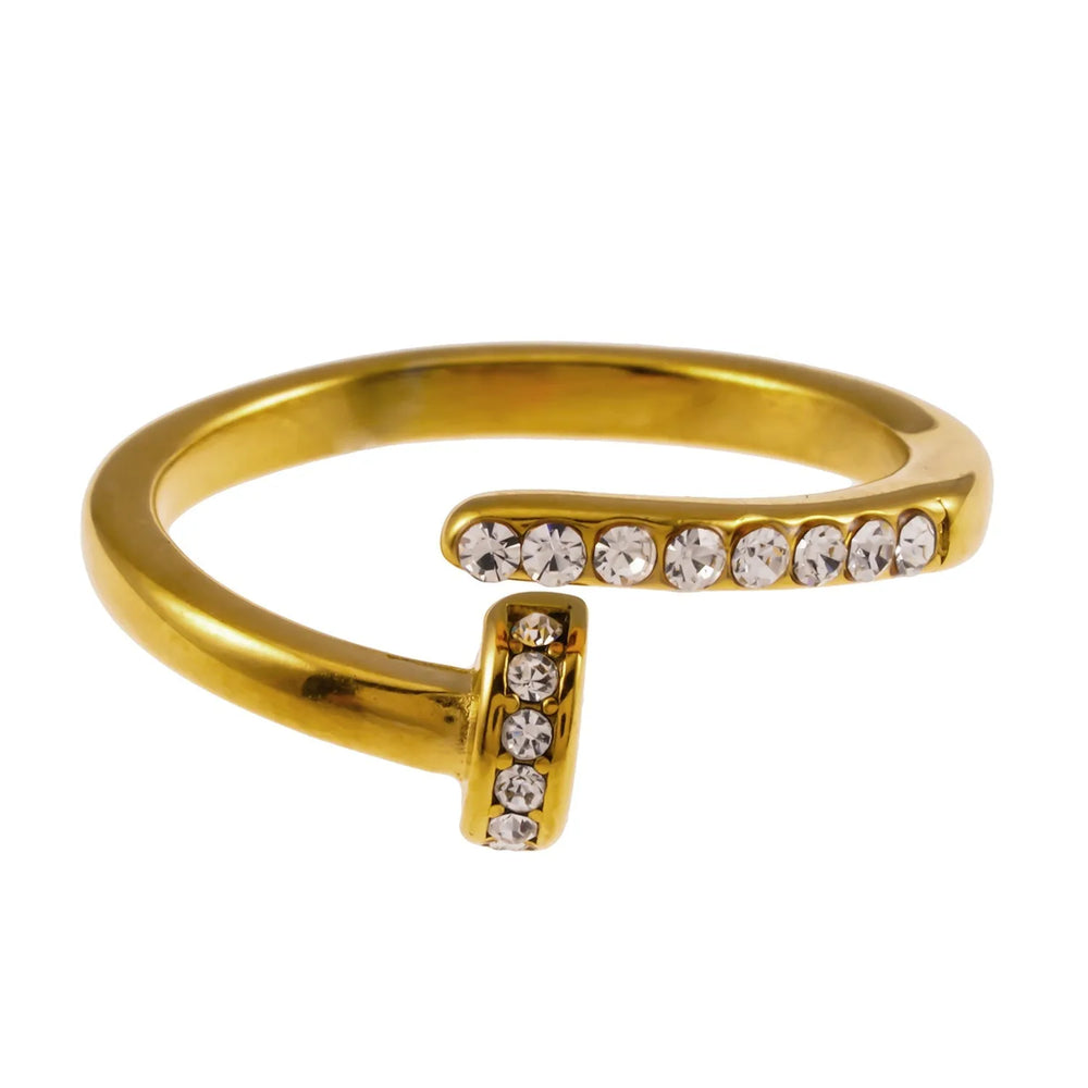 Bague CHARISSE Or : Design industriel chic en forme de clou torsadé avec ornements en zircone pavée