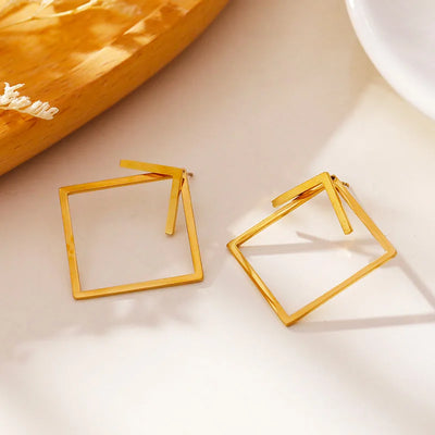 Ensemble de boucles d'oreilles COSTINA : anneaux géométriques et clous combinés