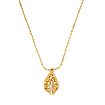 Style KARJAT : Collier à chaîne dorée avec pendentif géométrique en zircone en cage