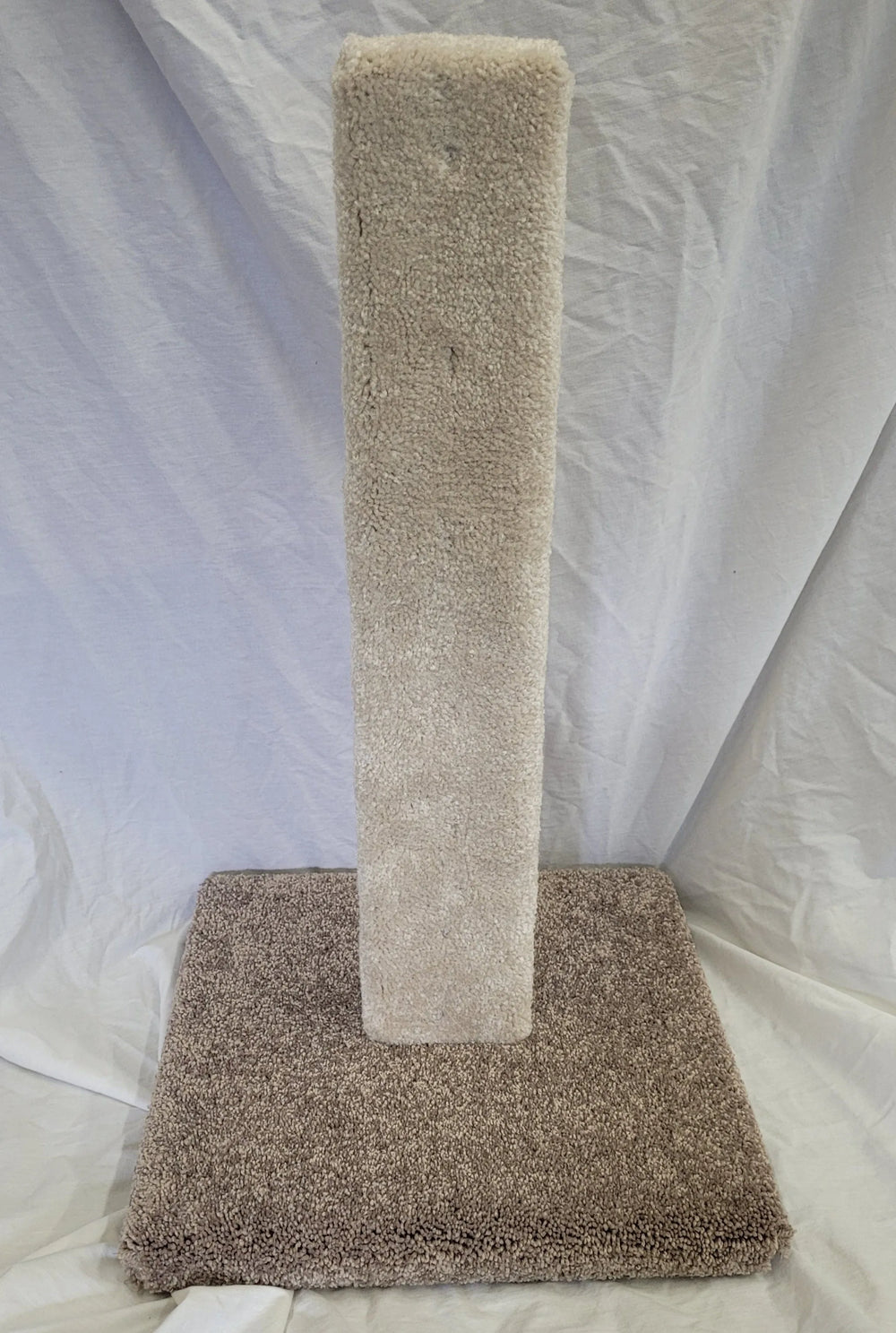 Modèle 27 - Griffoir pour chat de 24" avec tapis deux tons