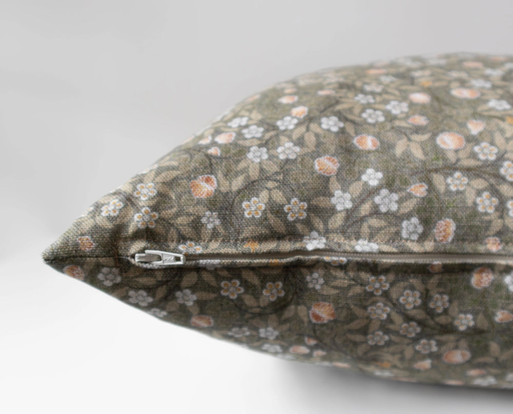 Isla | Housse de coussin vert fleuri