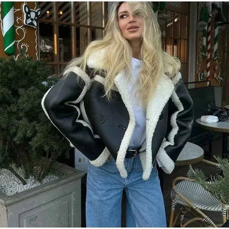 Manteau court ample pour femme en laine d'agneau