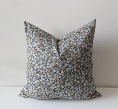 Sophia | Housse de coussin à fleurs bleues
