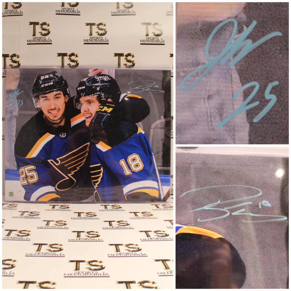 Photo 16x20 Jordan Kyrou et Robert Thomas - Célébration de but des Blues de St. Louis (Autographié)