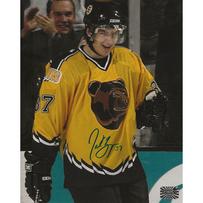 Photo 8x10 de Patrice Bergeron dédicacée, Bruins de Boston, motif « Pooh Bear »