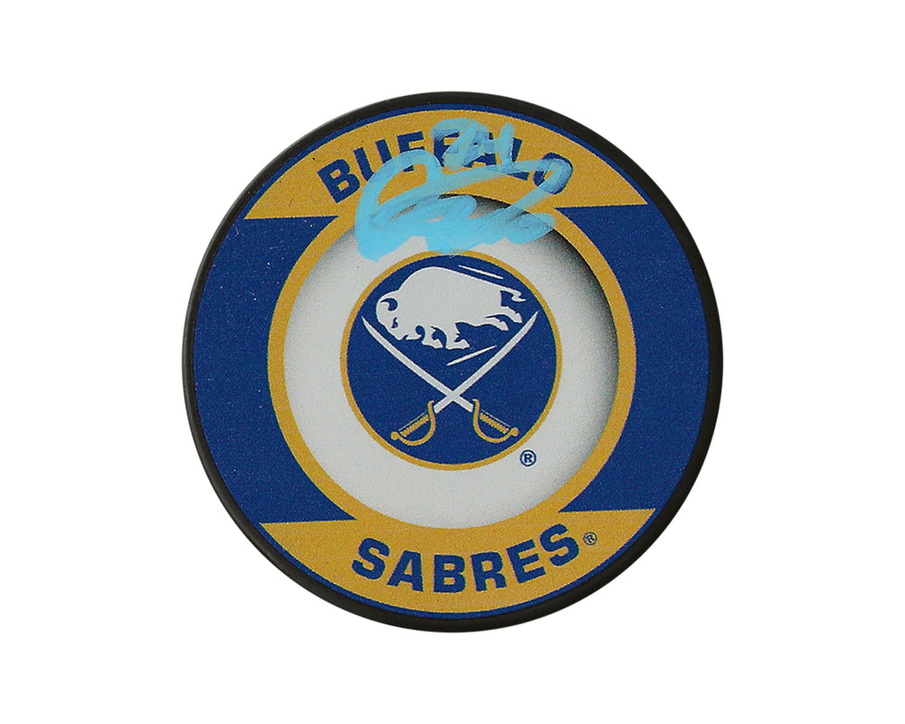 Palet souvenir rétro des Sabres de Buffalo, autographié par Dylan Cozens
