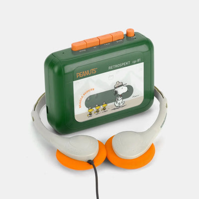 PEANUTS BEAGLE SCOUTS RETROSPEKT CP-81 PORTABLE CASSETTE PLAYER