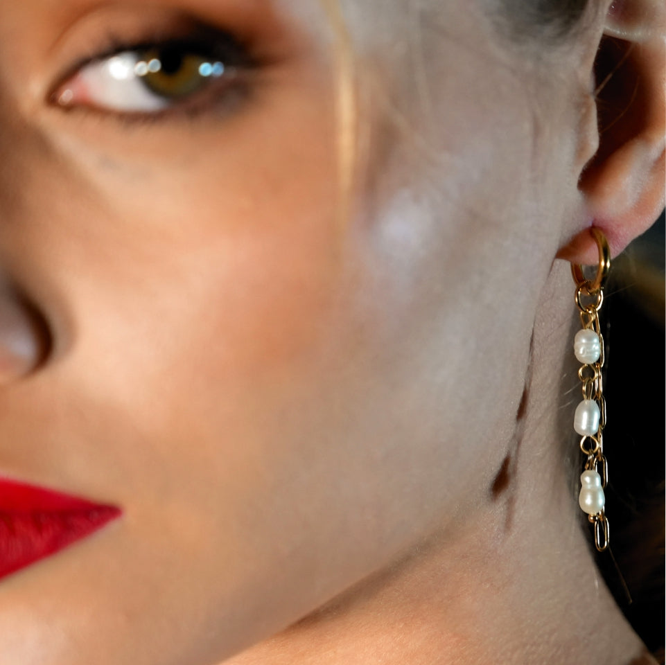 Boucles d'oreilles pendantes AILIA Duo de chaînes entrelacées avec perles d'eau douce