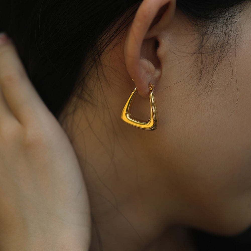 Boucles d'oreilles ANIKA Mini Hoop Dorées Triangulaires Épaisses