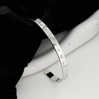 CHIMAKAK Silver (White Gold): Star-Engraved Zirconia Embedded Band Bracelet