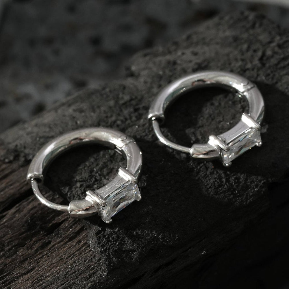 Style CONWYN : Anneaux style rétro avec breloque en zircone transparente encapsulée en argent.