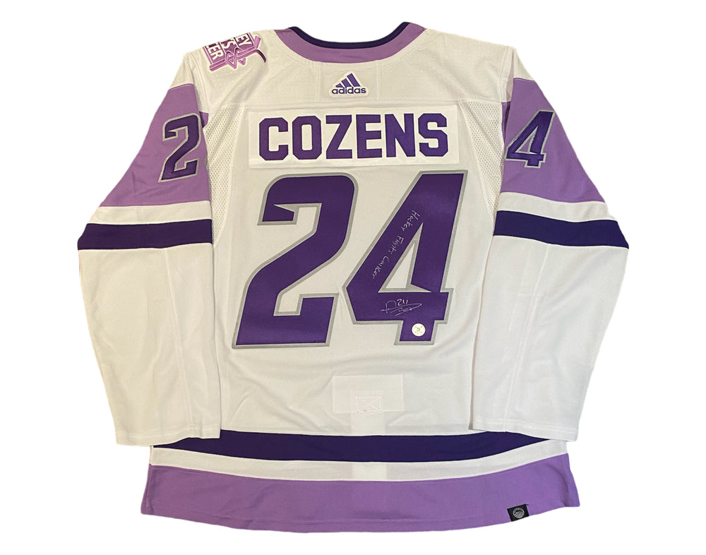 Maillot Adidas autographié de Dylan Cozens des Sabres de Buffalo, inscription « Hockey Fights Cancer »
