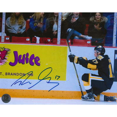 Photo 8x10 de Ridley Greig célébrant un but avec les Brandon Wheat Kings, autographiée