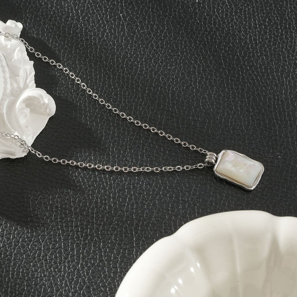 MAUI Argent : Collier avec pendentif rectangulaire en nacre d'inspiration vintage
