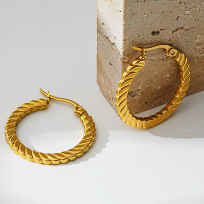 Style ORTANA : Boucles d'oreilles créoles à motif sculpté