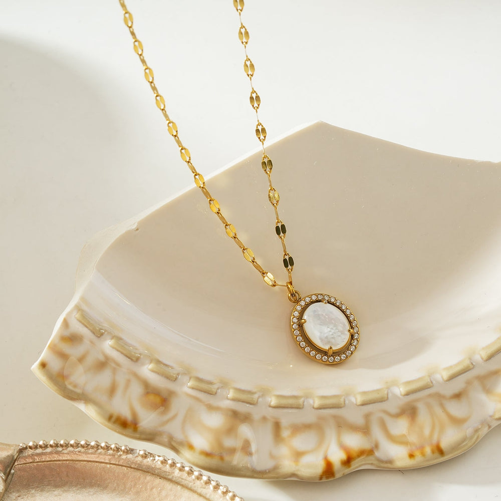 HAMMELA Or : Collier avec perle centrale et halo de cristaux