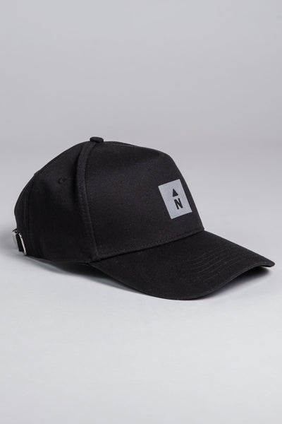 Casquette résistante à l'eau avec logo "N" réfléchissant