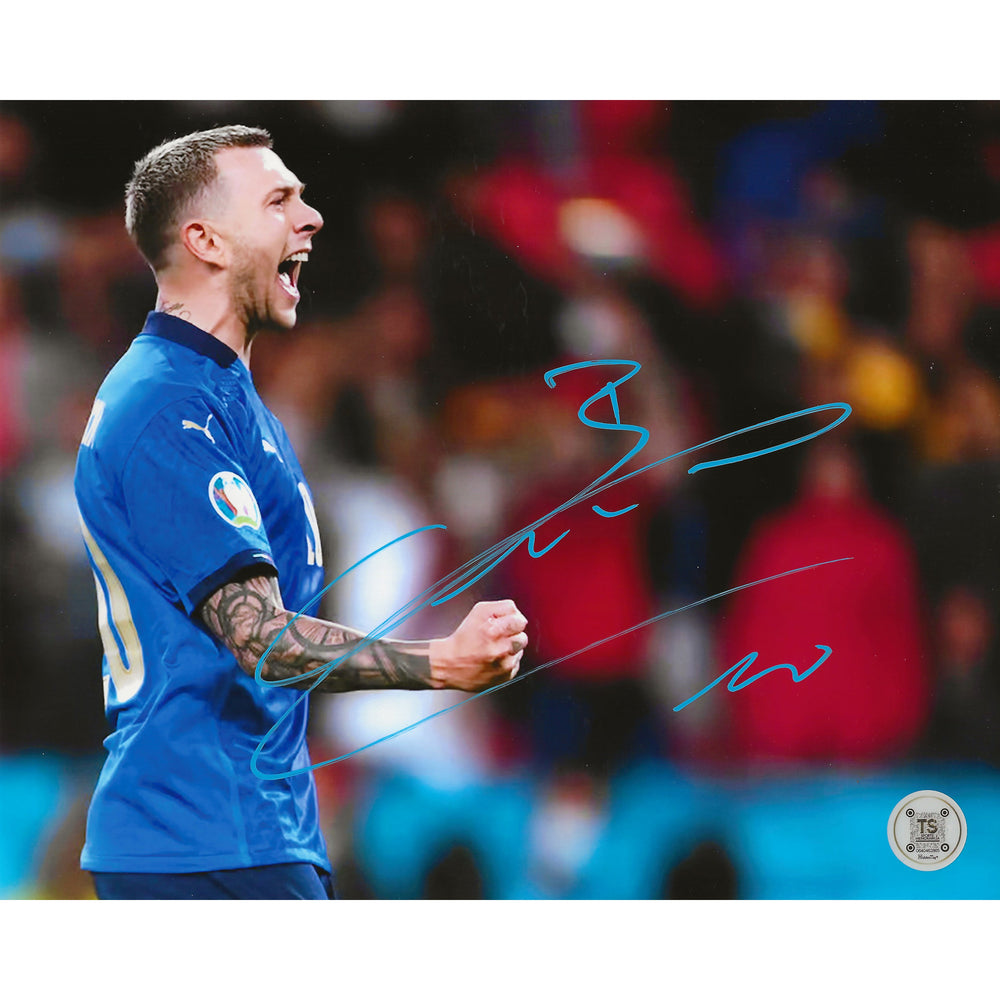 Photo dédicacée de 20x25 cm de Federico Bernardeschi célébrant avec l'équipe nationale de football italienne *Telle quelle*
