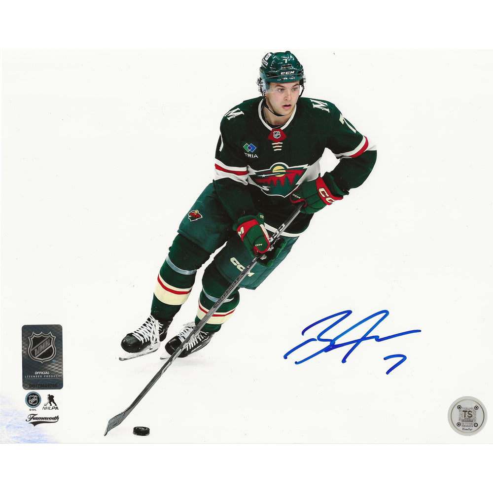 Photo 8x10 de Brock Faber des Minnesota Wild, autographiée, en patinage avec la rondelle