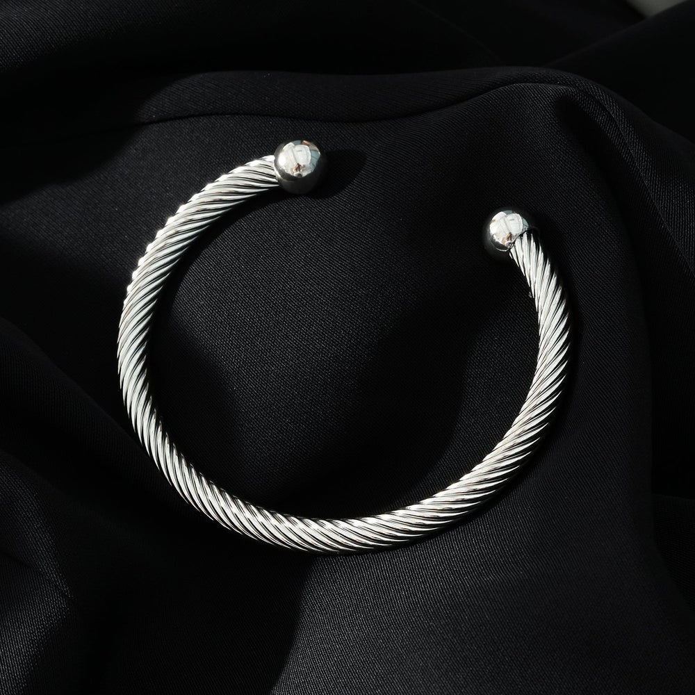 GOCHAR : Élégance Contemporaine - Bracelet Argenté (Ton Argent) avec Lignes de Surface et Perles Boules