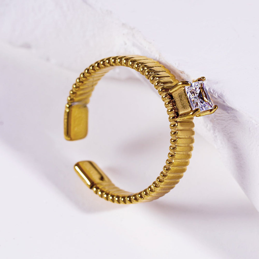 Bague HIRAYA : bloc texturé avec zircone carrée centrale