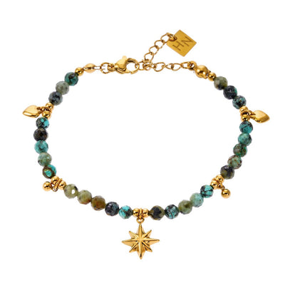 Bracelet à breloques KAVYA : pierres turquoise bleue avec perles et breloques dorées