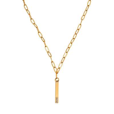 Style KORATIA : Collier Minimaliste avec Chaîne à Maillons et Pendentif Barre avec Zirconia Incrustée en Or