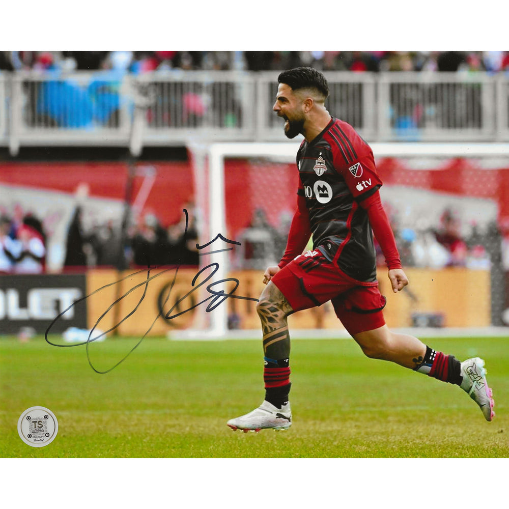 Photo autographiée de Lorenzo Insigne célébrant avec le Toronto FC (20x25 cm) *En l'état*