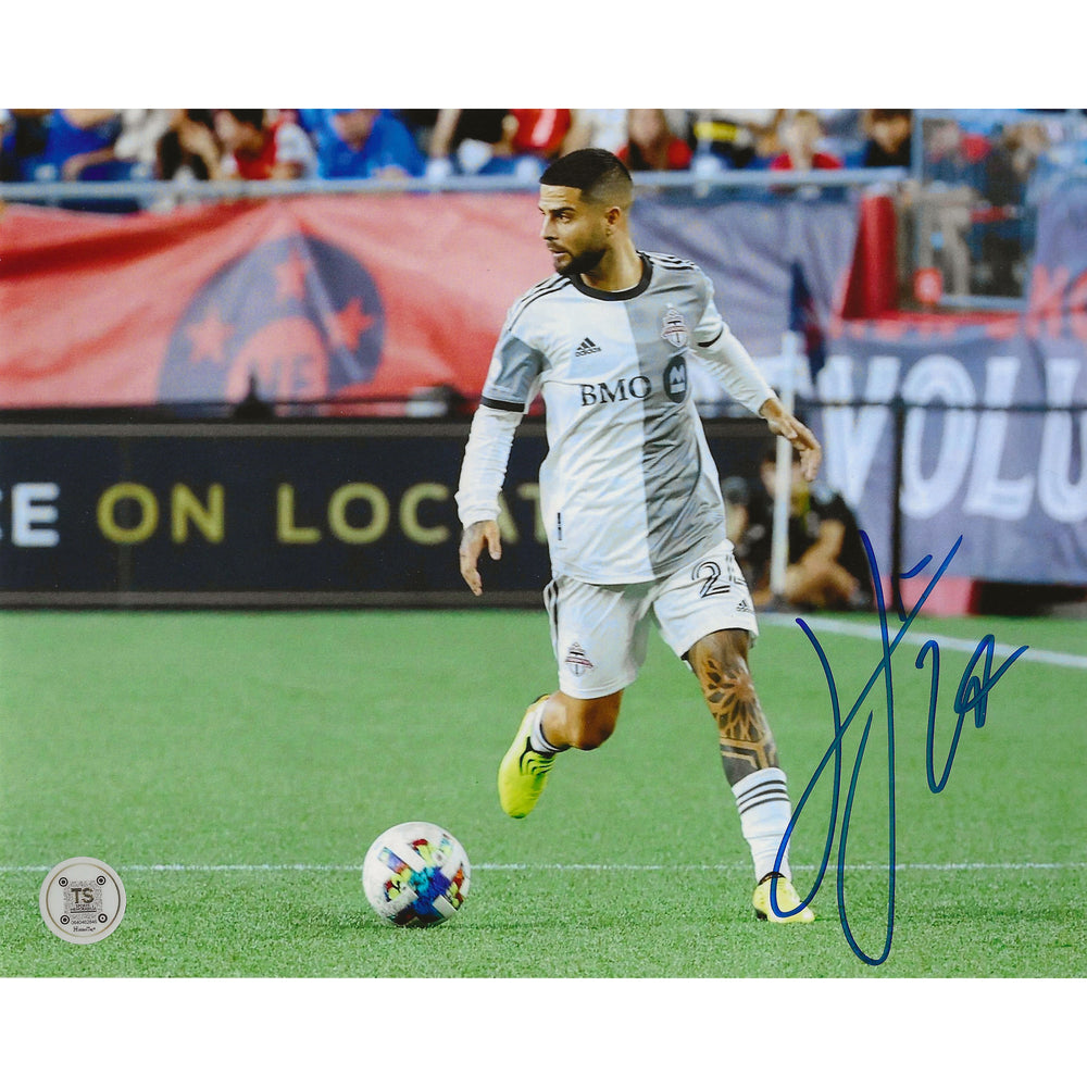 Photo 8x10 de Lorenzo Insigne du Toronto FC, dédicacée, dribblant
