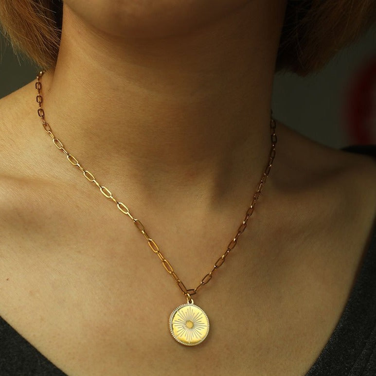 LUNA : Collier pendentif étoile émaillée « Star Burst »