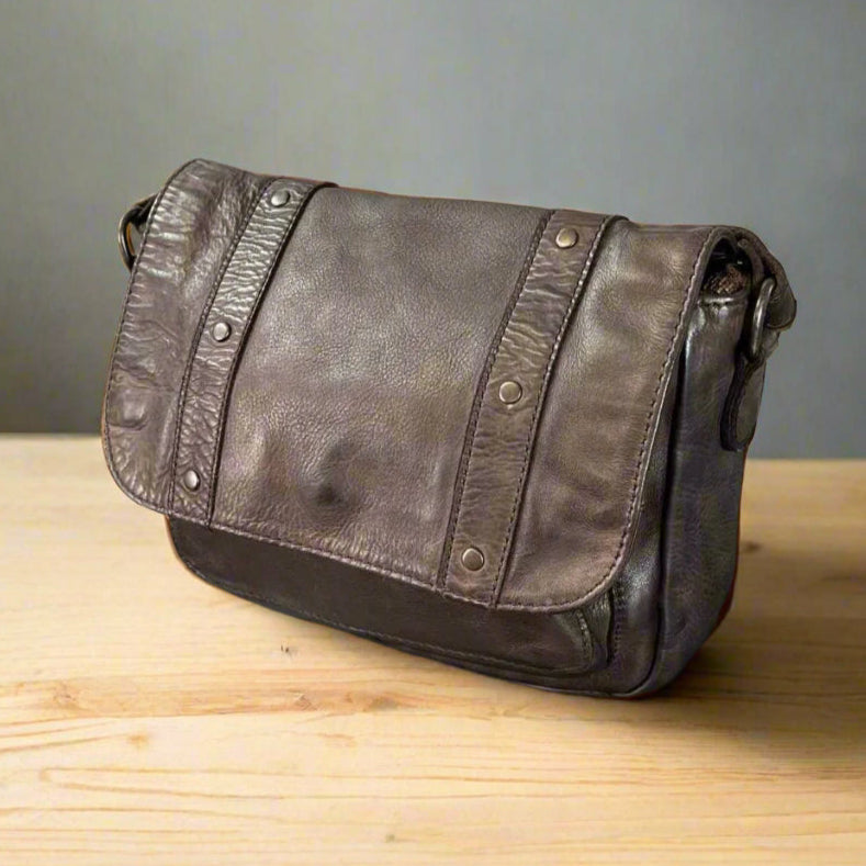 Sac bandoulière en cuir clouté MET