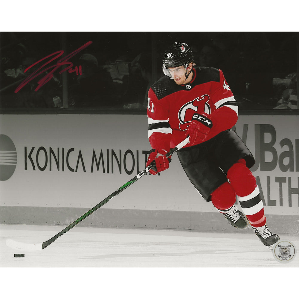 Michael McLeod Photo 8x10 dédicacée patinage avec palet des Devils du New Jersey