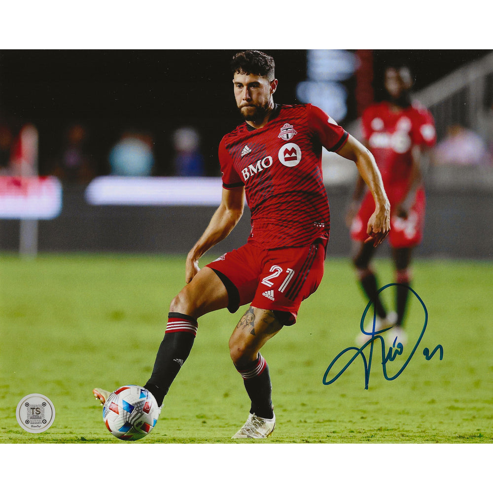 Photo 8x10 de Jonathan Osorio dédicacée, Toronto FC, en pleine passe