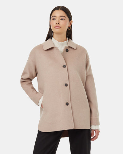 Manteau en laine boutonné sur le devant