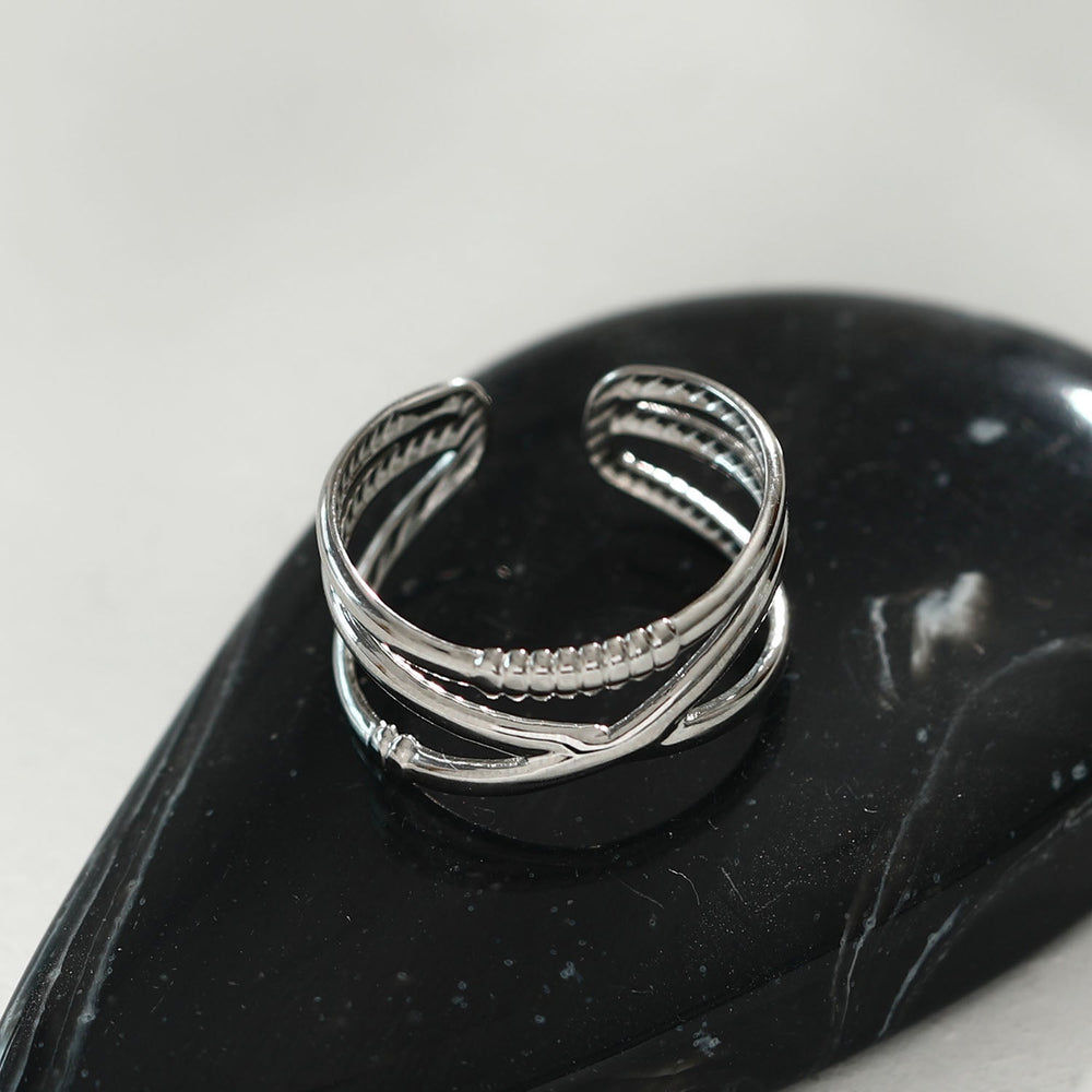 Bague empilable MIRANDA à triple anneau croisé en argent