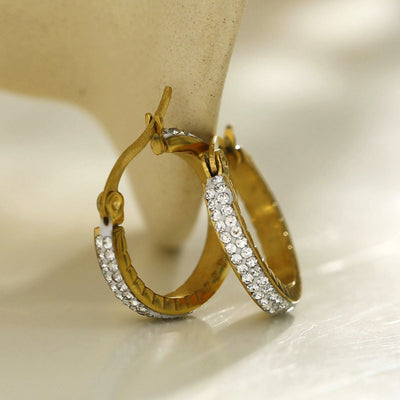 YARA Or: Boucles d'oreilles créoles "Pavé à l'infini" en zircon (petite taille).